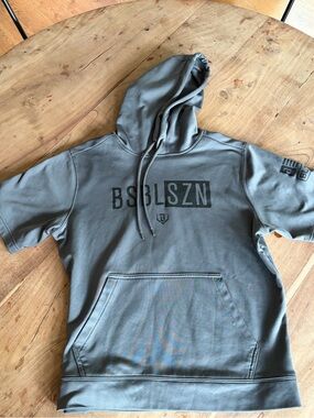 Men's Short-Sleeve Hoodie in Slate
